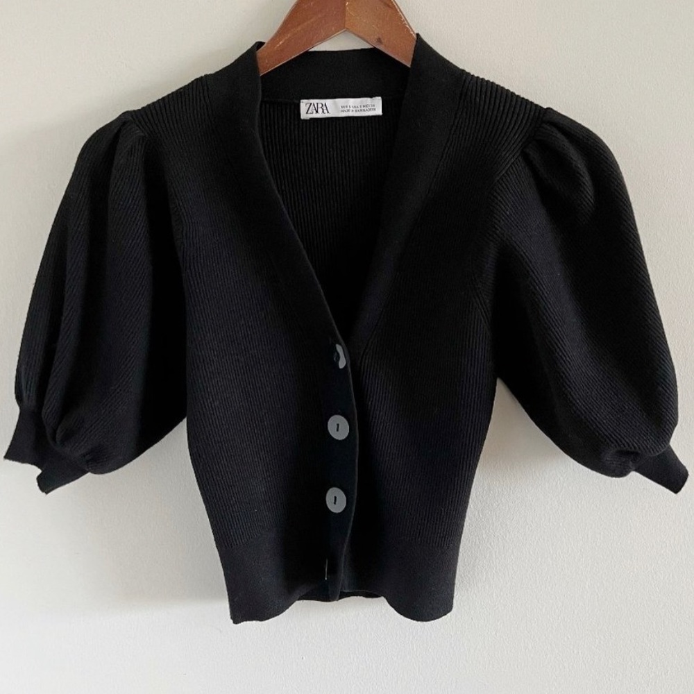 Zara Ribbed Crop Cardigan Knit Top Small Black
Puff Statement Sleeve Academia